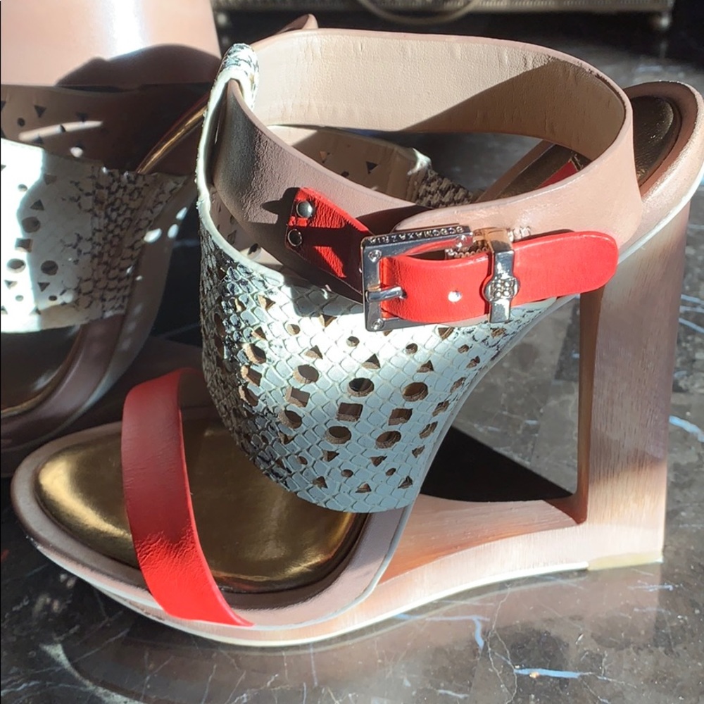 BCBGMaxAzria Basically brand New - Picture 4 of 8